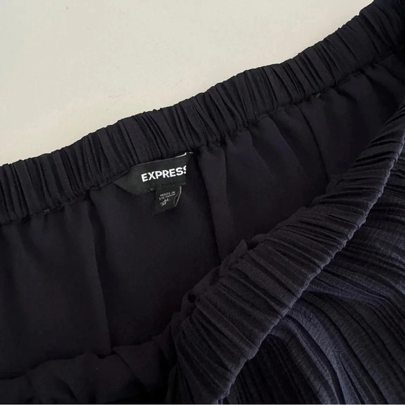 Express || Chiffon Tiered Off Shoulder Ruffle Blouse Black Women’s Medium - Picture 2 of 3